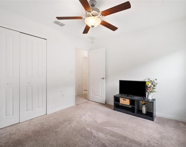5517 Blue Azure Drive - Photo Thumbnail 11