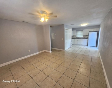 5720 N Lincoln Avenue - Photo Thumbnail 2