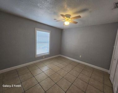 5718 N Lincoln Avenue - Photo Thumbnail 6