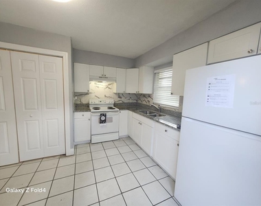 5718 N Lincoln Avenue - Photo Thumbnail 3