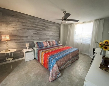 701 S Madison Avenue - Photo Thumbnail 9