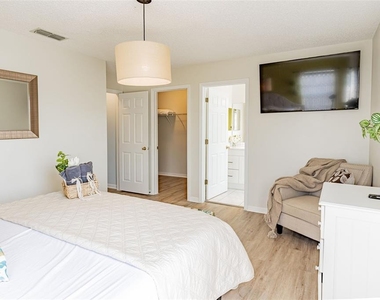 112 Madiera Beach Boulevard - Photo Thumbnail 11