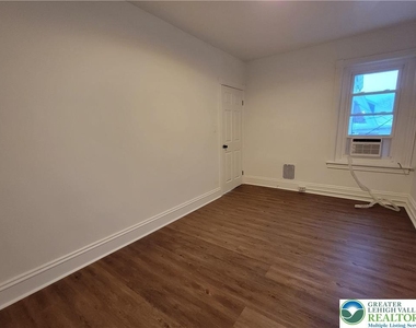 746 Linden Street - Photo Thumbnail 8