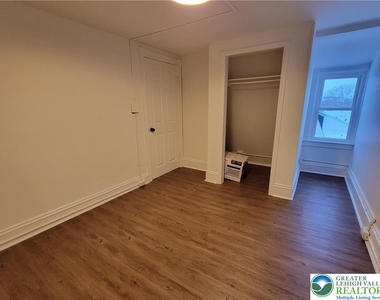 746 Linden Street - Photo Thumbnail 14