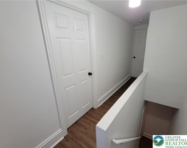 746 Linden Street - Photo Thumbnail 11