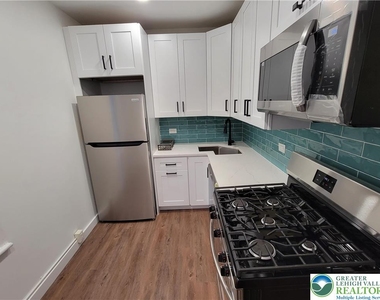 746 Linden Street - Photo Thumbnail 3