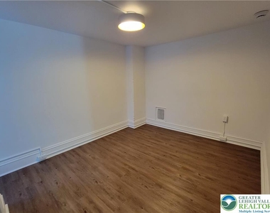 746 Linden Street - Photo Thumbnail 15