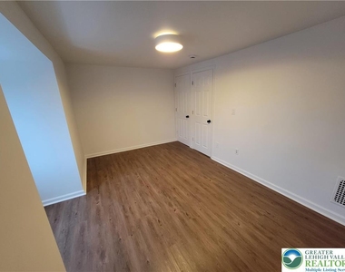 746 Linden Street - Photo Thumbnail 4