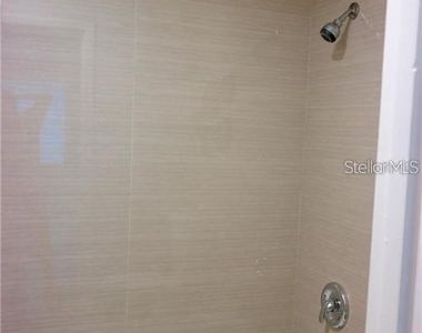 224 Afton Square - Photo Thumbnail 11