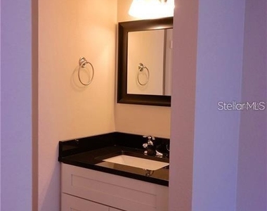 224 Afton Square - Photo Thumbnail 8