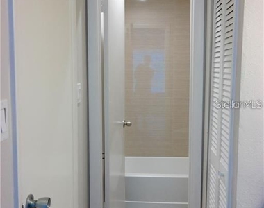 224 Afton Square - Photo Thumbnail 9