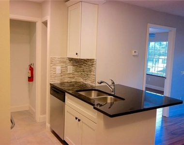 224 Afton Square - Photo Thumbnail 3