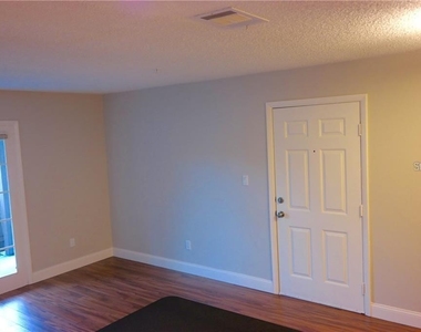 224 Afton Square - Photo Thumbnail 6