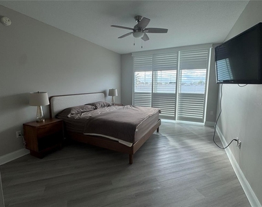 241 Riverside Drive - Photo Thumbnail 16