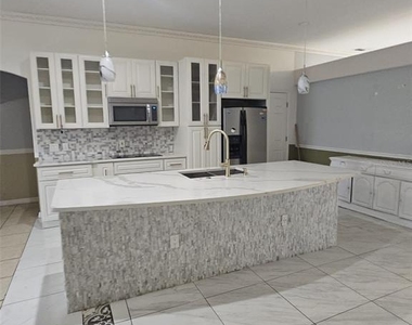 807 Massy Court - Photo Thumbnail 4