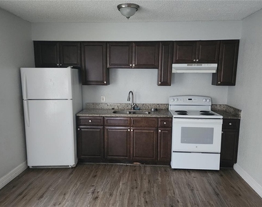 1105 Old South Drive - Photo Thumbnail 1