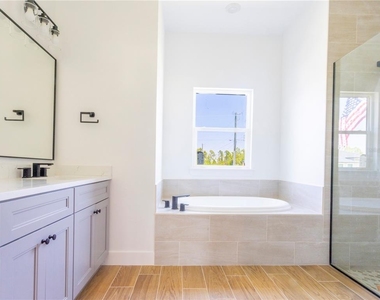 14073 Naylor Avenue - Photo Thumbnail 28