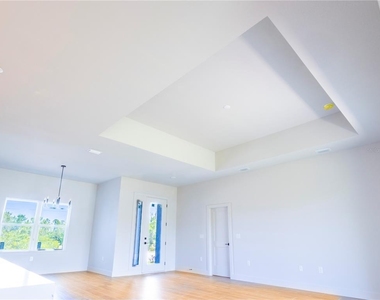 14073 Naylor Avenue - Photo Thumbnail 8