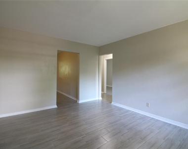1116 S Tennessee Avenue - Photo Thumbnail 3