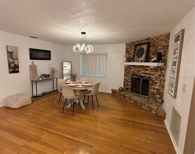 32 Westlawn Place - Photo Thumbnail 4