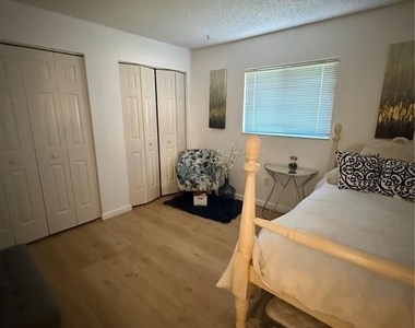 32 Westlawn Place - Photo Thumbnail 15