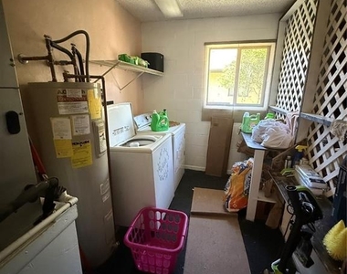 32 Westlawn Place - Photo Thumbnail 20