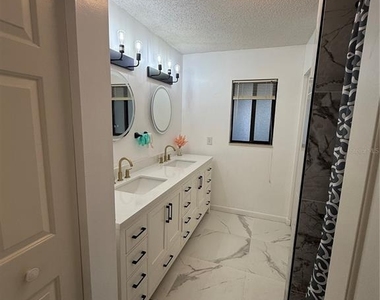 32 Westlawn Place - Photo Thumbnail 11