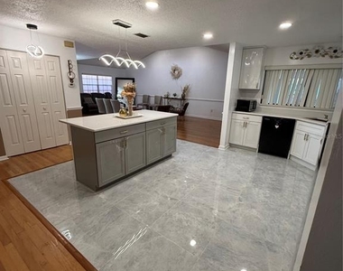 32 Westlawn Place - Photo Thumbnail 3