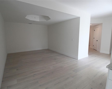 280 Hidden Bay Drive - Photo Thumbnail 4