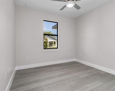 26221 Sandhill Boulevard - Photo Thumbnail 12