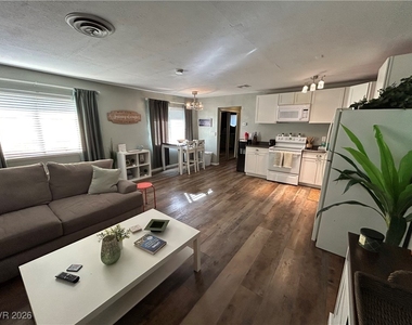 1481 Lorilyn Avenue - Photo Thumbnail 3