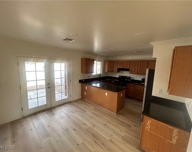 5900 Fawn Avenue - Photo Thumbnail 6