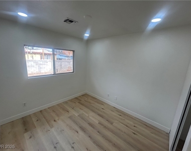 5900 Fawn Avenue - Photo Thumbnail 11