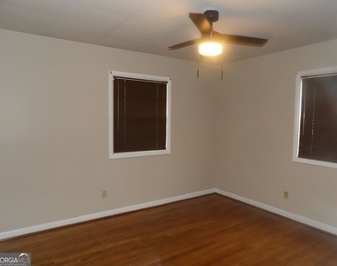 5261 Heather Lane - Photo Thumbnail 6