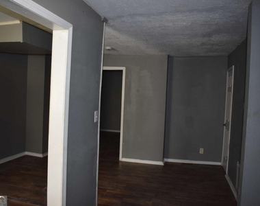382 Cowan Street - Photo Thumbnail 14