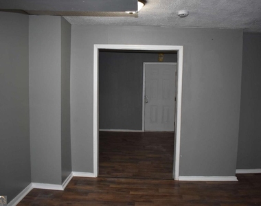 382 Cowan Street - Photo Thumbnail 3