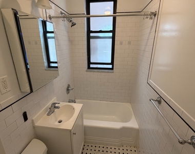 East 82nd Street - Photo Thumbnail 5