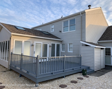107 Carlton Place - Photo Thumbnail 15