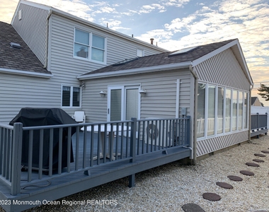 107 Carlton Place - Photo Thumbnail 2
