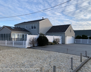 107 Carlton Place - Photo Thumbnail 1