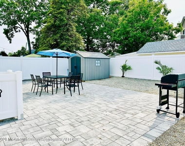 1813 Bradley Terrace - Photo Thumbnail 16