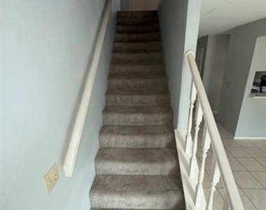 732 W Collins Street - Photo Thumbnail 7