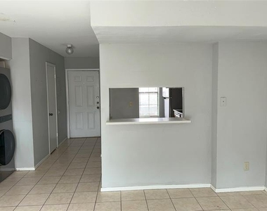732 W Collins Street - Photo Thumbnail 3
