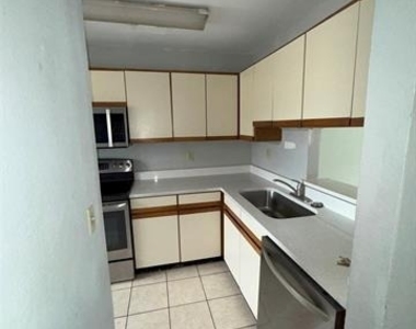 732 W Collins Street - Photo Thumbnail 4