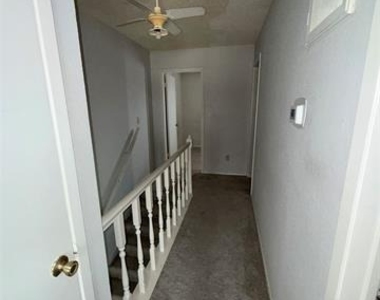 732 W Collins Street - Photo Thumbnail 12
