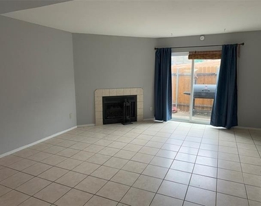 732 W Collins Street - Photo Thumbnail 2
