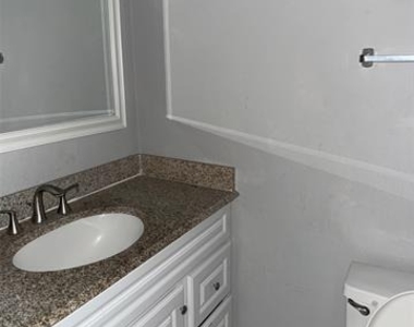 732 W Collins Street - Photo Thumbnail 11