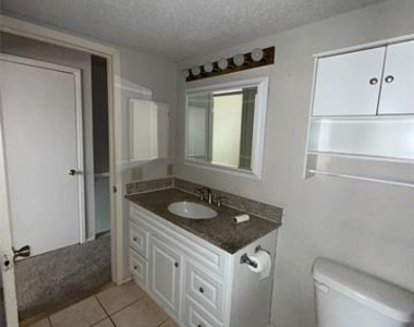 732 W Collins Street - Photo Thumbnail 15
