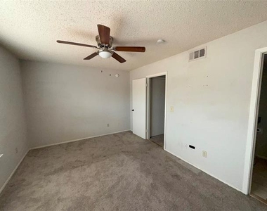 732 W Collins Street - Photo Thumbnail 9