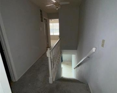 732 W Collins Street - Photo Thumbnail 8